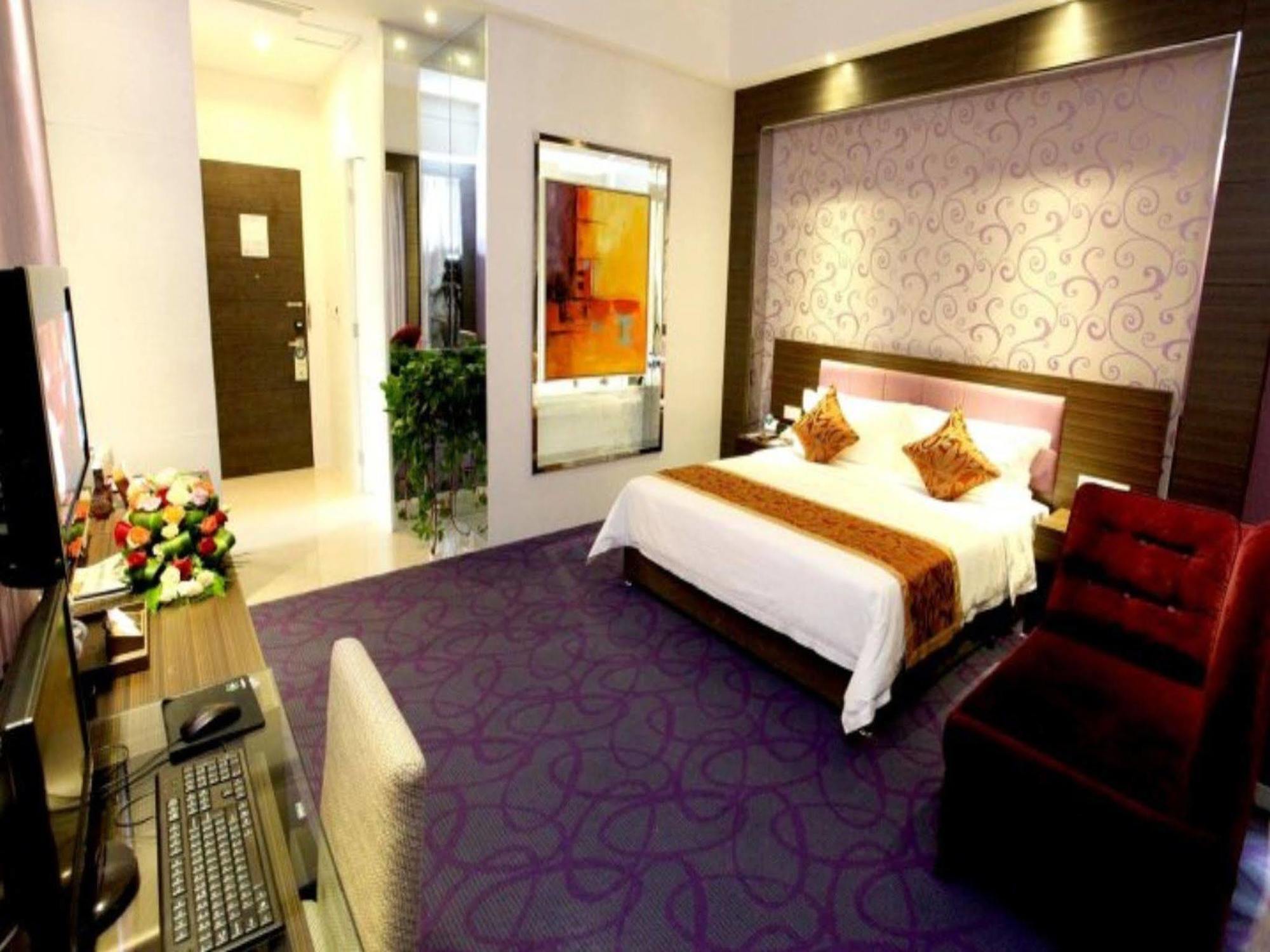 Wuhan New Beacon Jinyinhu International Hotel エクステリア 写真